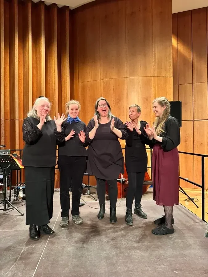 Gruppe im Konzertsaal